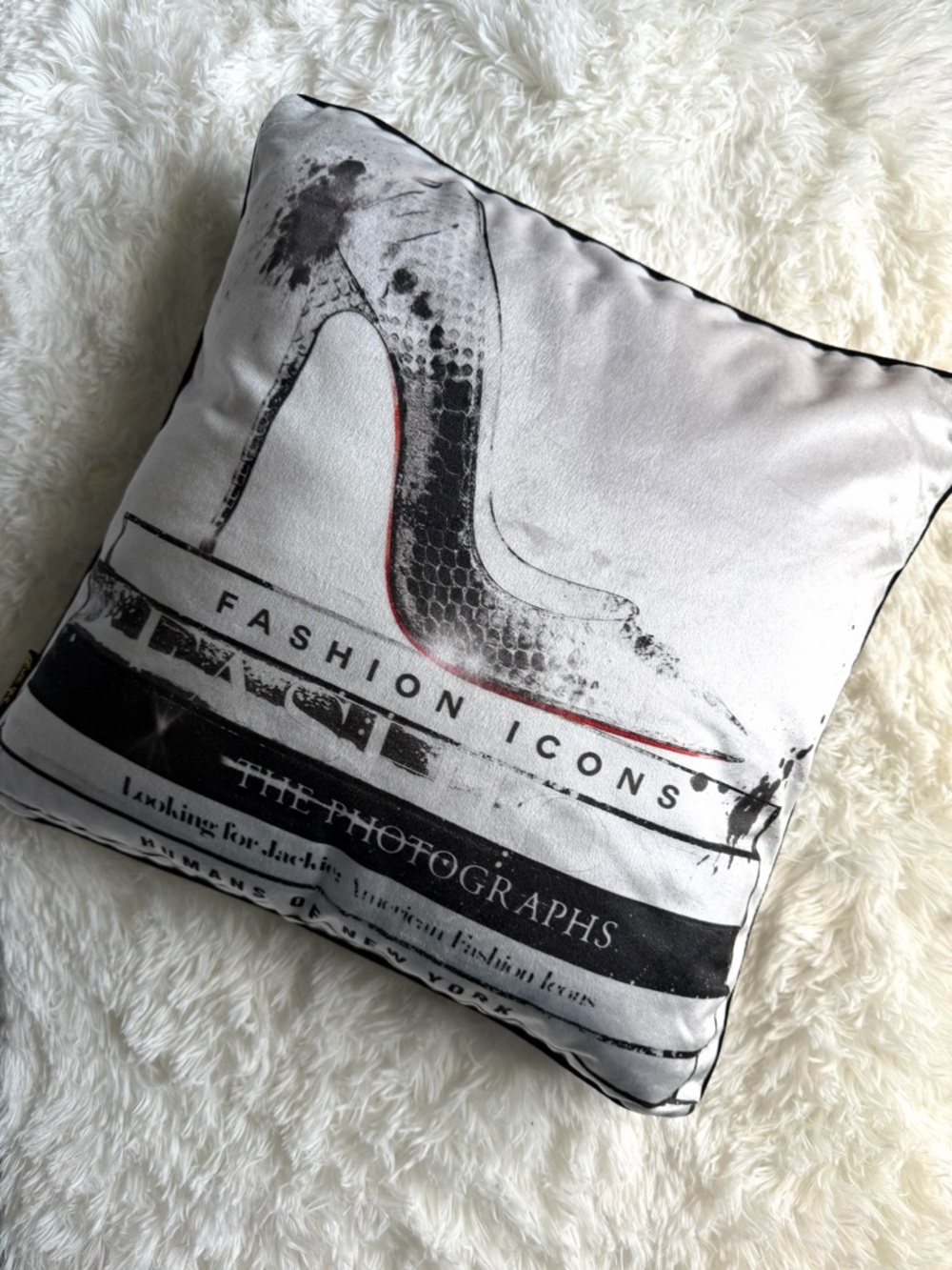 Oliver Gal Black White and Red Fashion Icons Accent Pillowcase Glam Louboutin - Picture 1 of 9